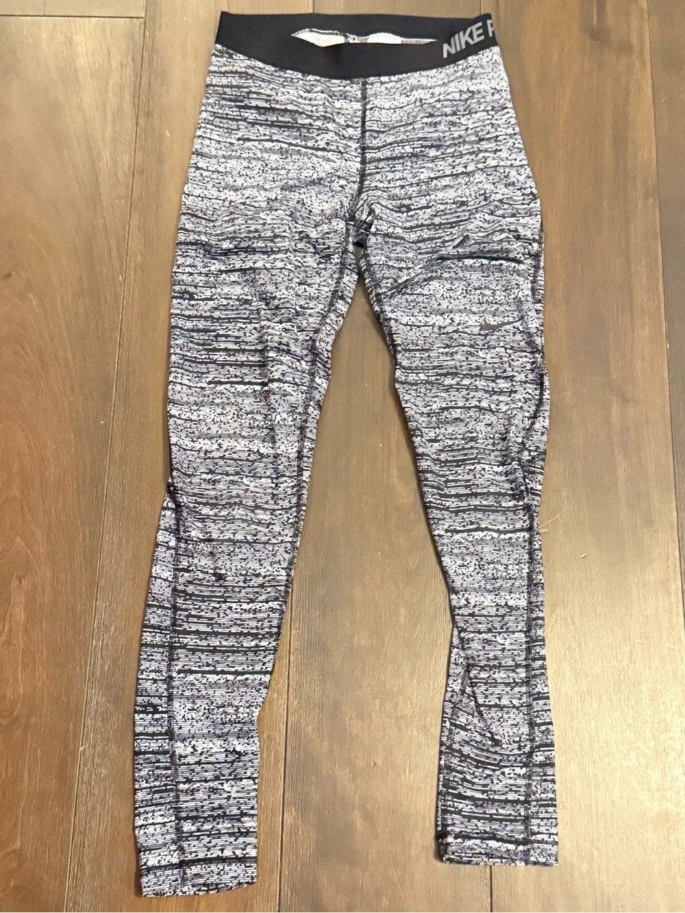 Nike Pro Dri-FIT Gray Black Printed Compression Leggings Women’s Medium M EUC
